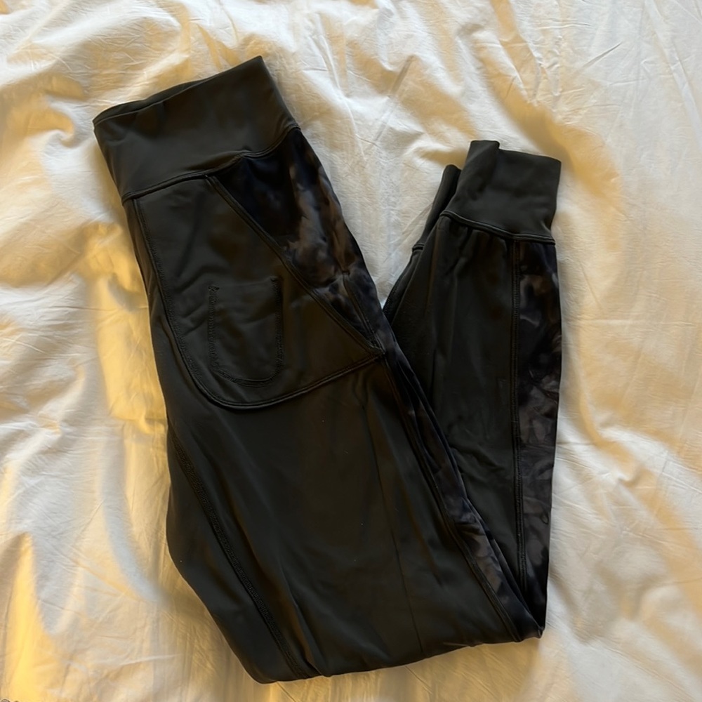 Lululemon gray stripe align jogger! Size 6